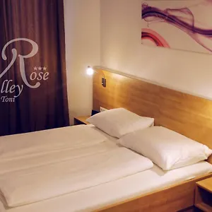 - Restaurant Valley Rose Hotel